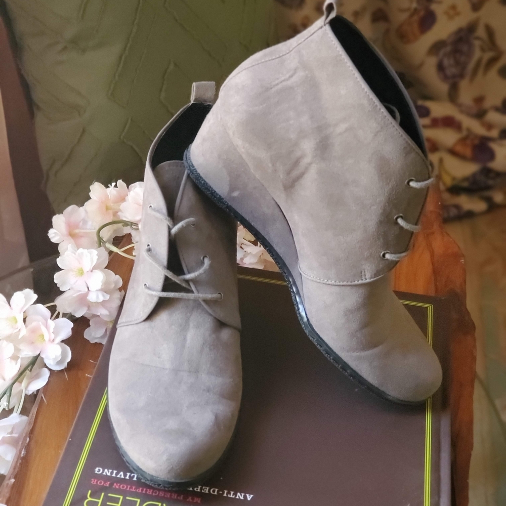 Chic Gray Suede Wedge Ankle Boots